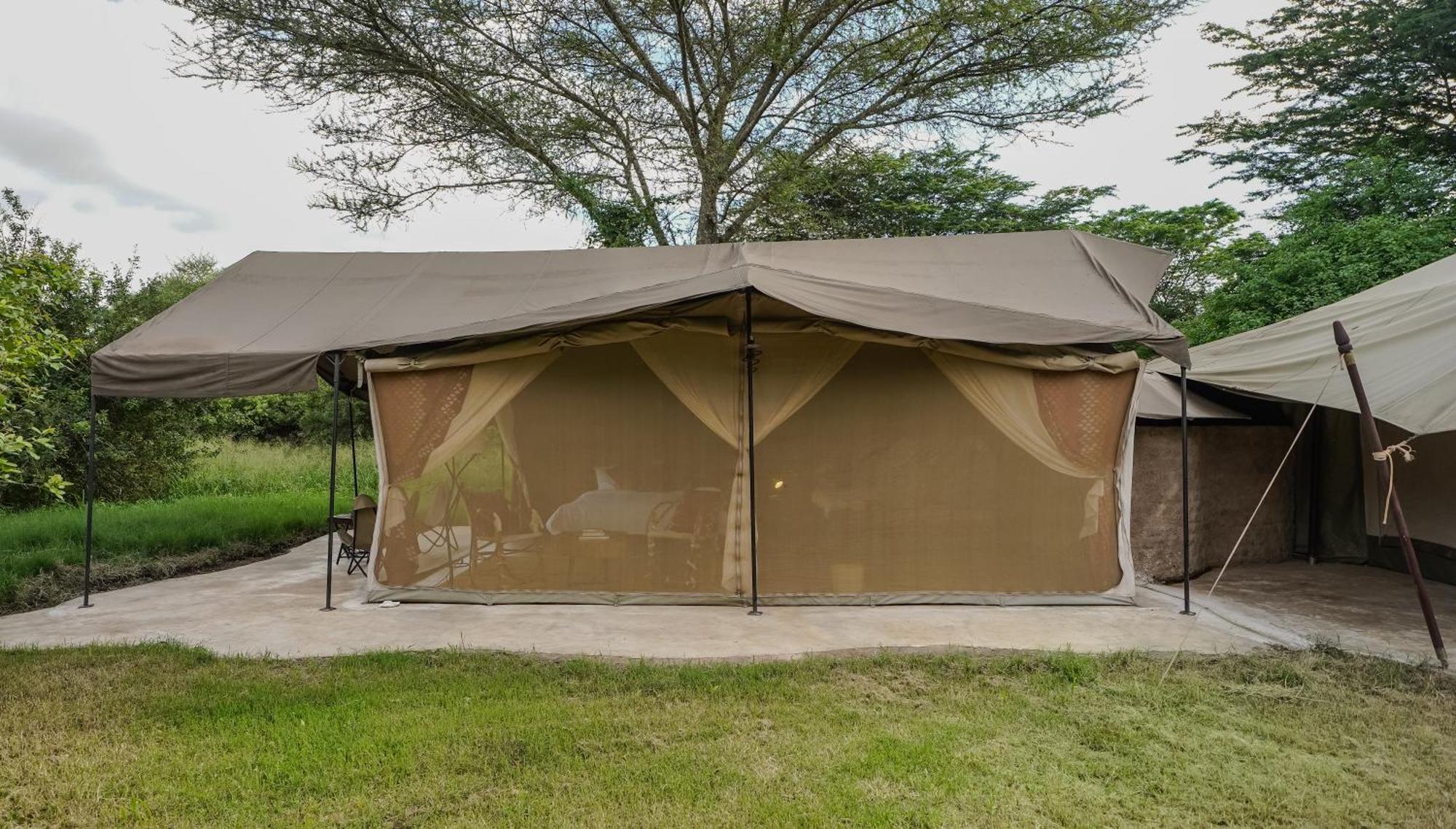 Dolly Farm & River Camp, Luxury Tents Usa River Екстериор снимка