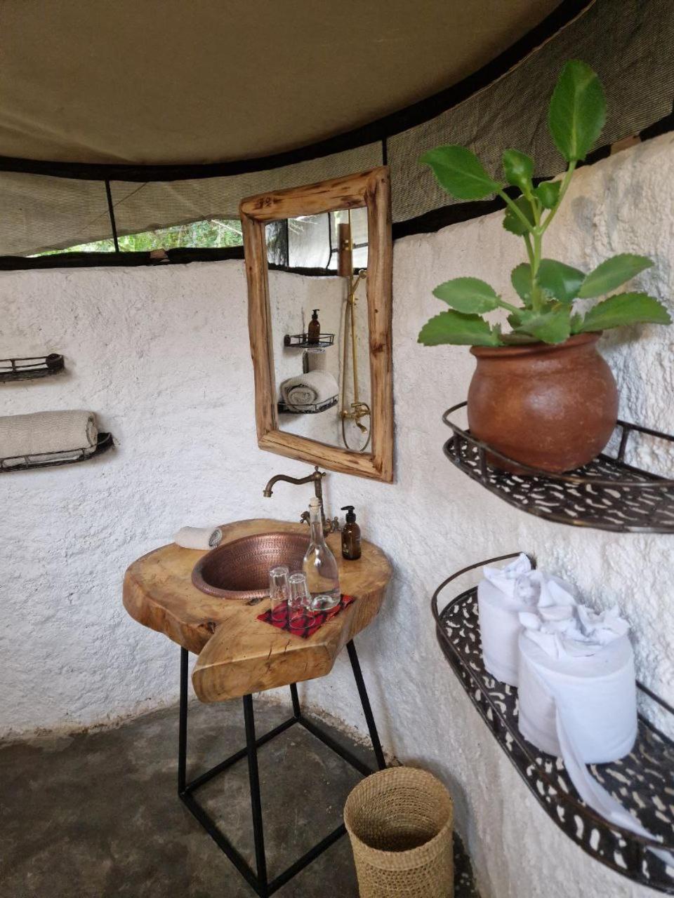Dolly Farm & River Camp, Luxury Tents Usa River Екстериор снимка