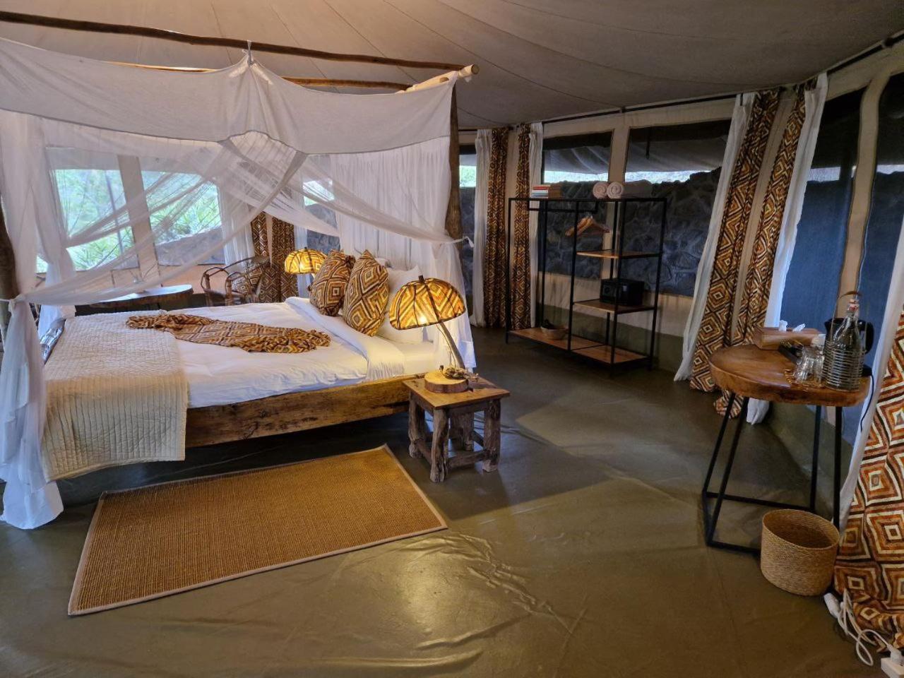Dolly Farm & River Camp, Luxury Tents Usa River Екстериор снимка