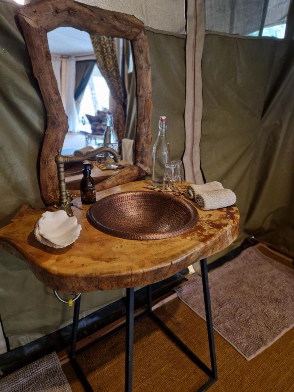 Dolly Farm & River Camp, Luxury Tents Usa River Екстериор снимка