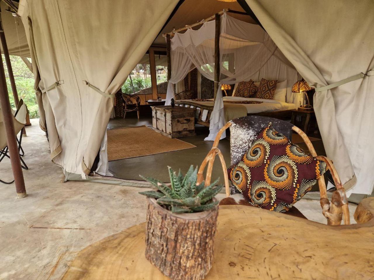 Dolly Farm & River Camp, Luxury Tents Usa River Екстериор снимка