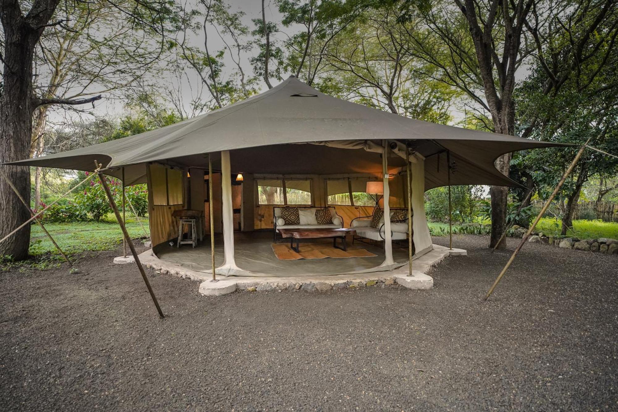 Dolly Farm & River Camp, Luxury Tents Usa River Екстериор снимка